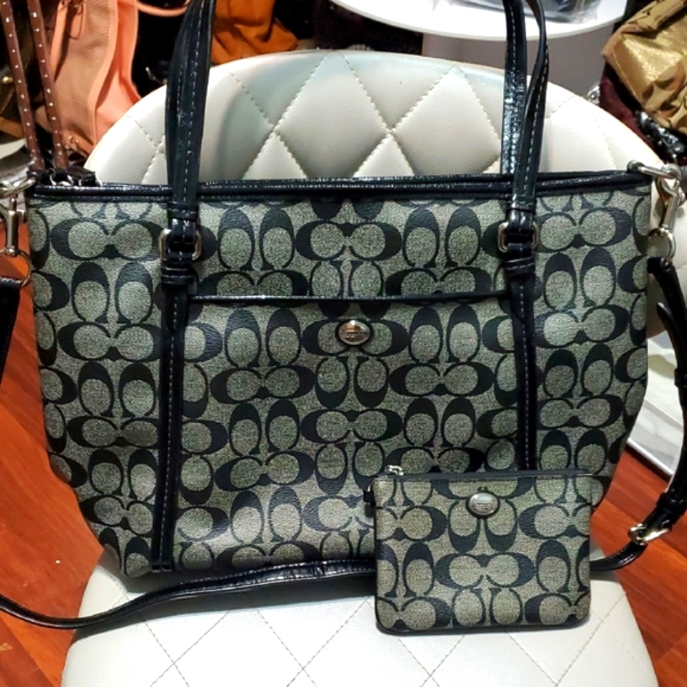 Coach Black/Grey Coated Canvas Peyton Signature Pocket Tote and Wrislet Set